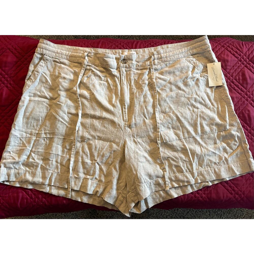 S5 Universal Thread women’s size 28 plus shorts